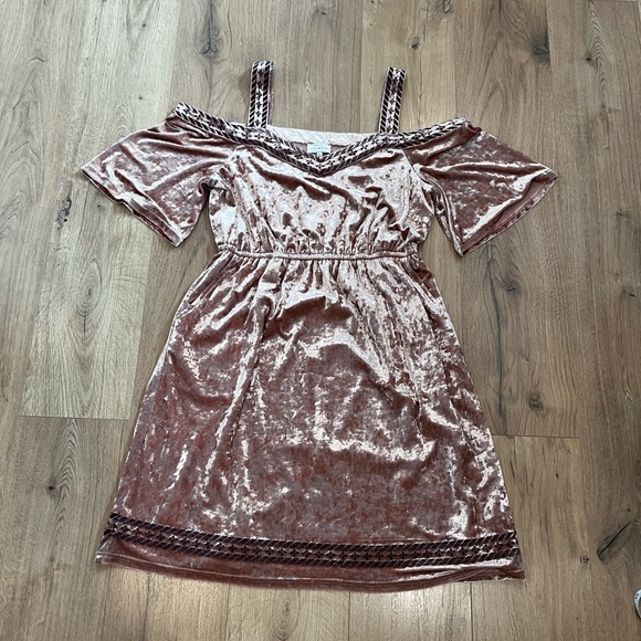 Lucky Brand Dresses & Skirts - Lucky Brand Velvet Cold-Shoulder Dress in Dusty Rose
